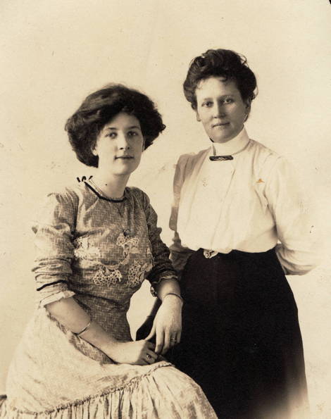 Ethel Neate Slinkey and Ruth Willway Neate, circa 1910